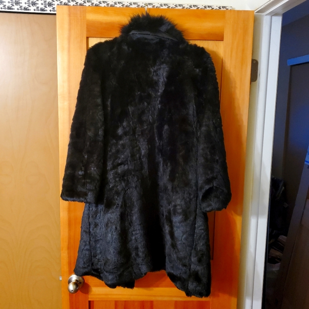 Beautiful faux fur coat. Excellent condition